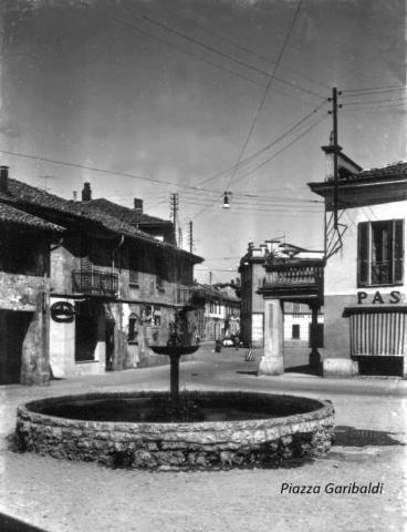 centro storico Melzo p.zza Garibaldi anni 50