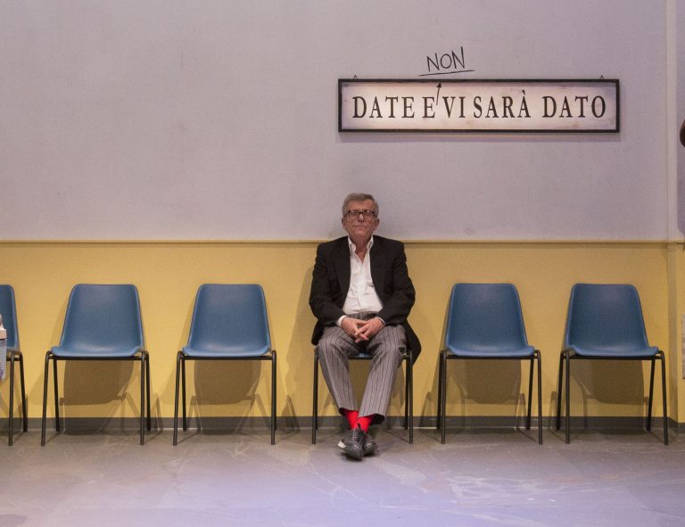Teatro Trivulzio: UOMO SOLO IN FILA i pensieri di Pasquale